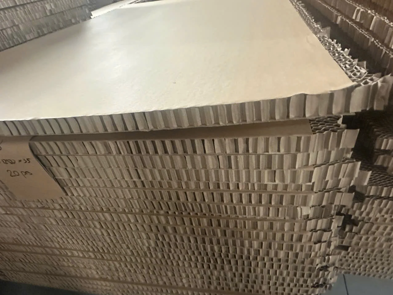 Tấm giấy tổ ong và cấu trúc lõi